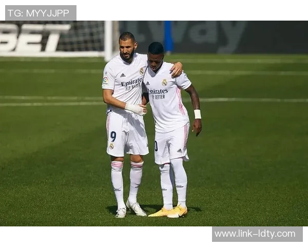 维尼修斯连续11场未进球却渴望3000万欧年薪引发记者质疑